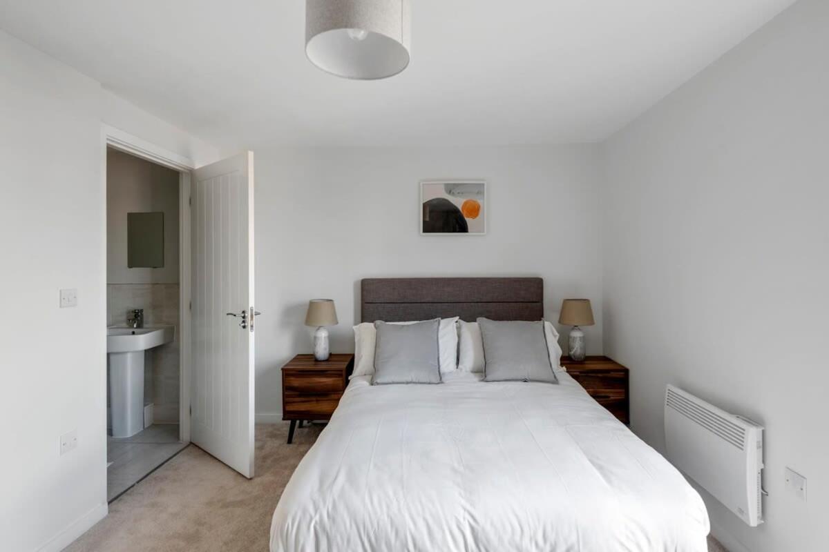 Spacious 1 Bedroom Apartment In A Converted Mill Leeds  Eksteriør bilde