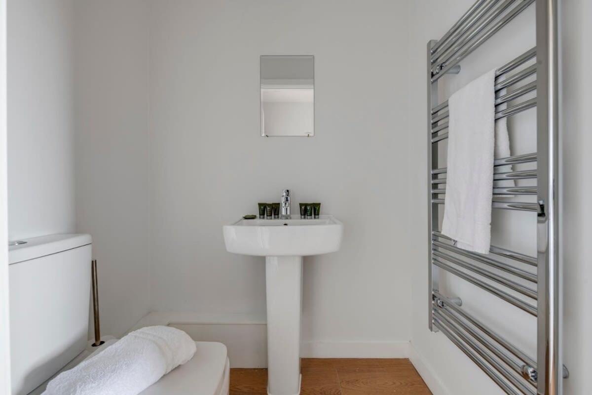 Spacious 1 Bedroom Apartment In A Converted Mill Leeds  Eksteriør bilde